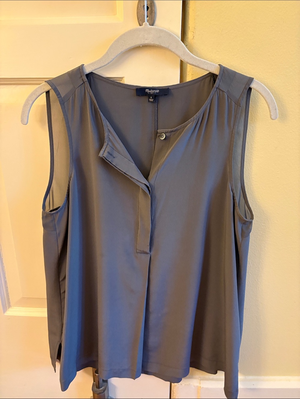 Madewell Silk Sleeveless Gray V-Neck Blouse